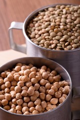 Two aluminum cups with chickpeas and lentils
