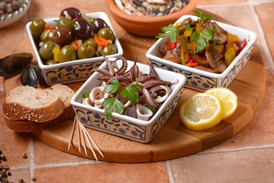 tapas - antipasto di calamari marinati