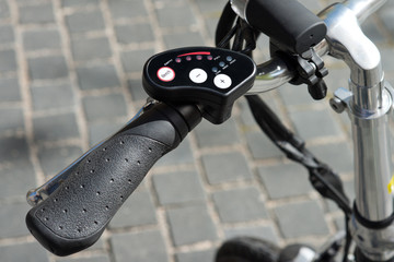 Accelerator electric bicycle