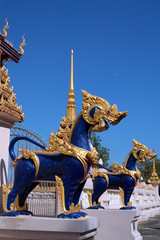 Fototapeta premium tiger statue against blue sky.