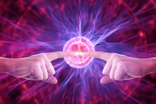 Dedos toc&aacute;ndose y creando rayos de energ&iacute;a