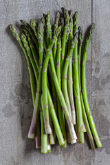 ein Bund grüner Spargel,draufsicht