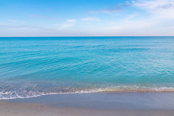 Fototapeta na wymiar Ocean, sandy beach and blue sky