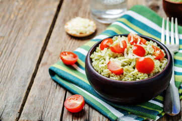 Pesto rice with tomatoes and cheese