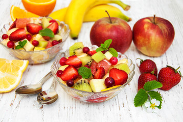 Obraz na płótnie Canvas Salad with fresh fruits