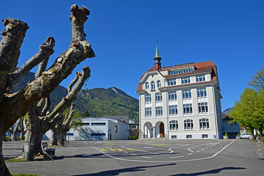 Turmschulhaus, Ingenbohl Brunnen