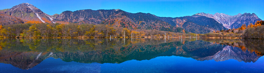 秋の上高地　大正池　全景