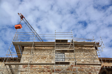 obras en un edificio de piedra