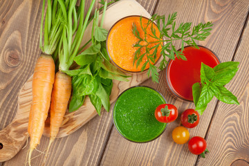 Obraz na płótnie Canvas Fresh vegetable smoothie. Tomato, cucumber, carrot