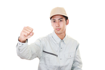 ガッツポーズの作業員