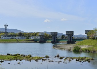 Obraz premium 湯之尾滝ガラッパ公園の可動堰