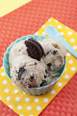 close up image of cookies and cream ice cream
