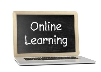 Obraz premium Laptop with chalkboard, online education concept. 3d rendering.