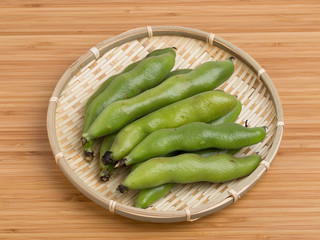 生のソラマメ