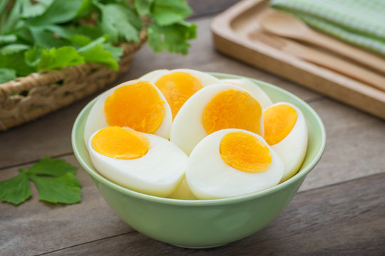 Boiled eggs in bowl