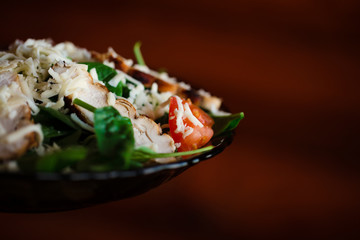 salad wiht spinach and chicken