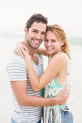 Fototapeta premium Young couple embracing each other on the beach