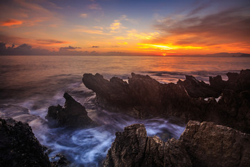Fototapeta na wymiar Vibrant Morning Sunrise at the Sea