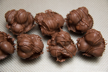  thai tea cake on stand