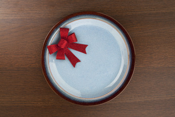 plate decorated with red christmas bow