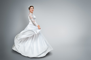 Fototapeta na wymiar Bride in beautiful wedding dress