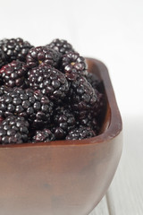 bowl full of blackberry fruit