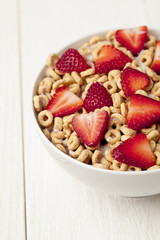 rice cereal rings with milk and fresh strawberries