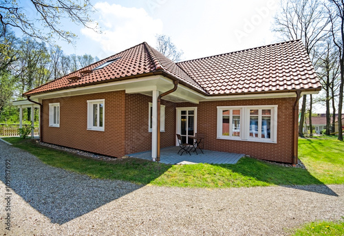 "Backsteinhaus mit Terrasse" Stockfotos und lizenzfreie Bilder auf