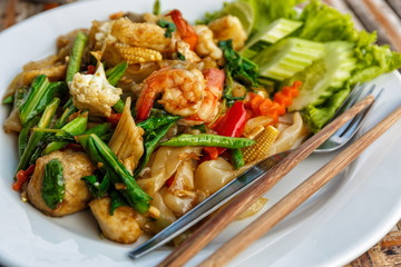 Fried vegetables and seafood in sauce