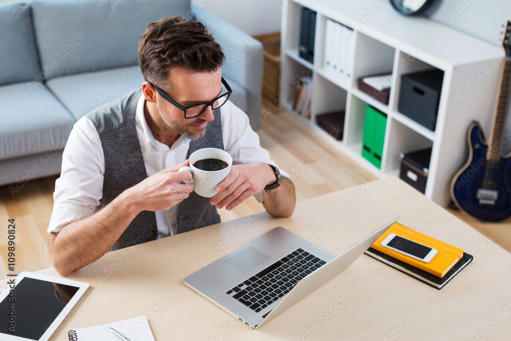 Wall mural Designer drinking coffe, working from home - home office concept