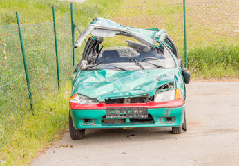 Fototapeta na wymiar Autowrack nach schweren Unfall