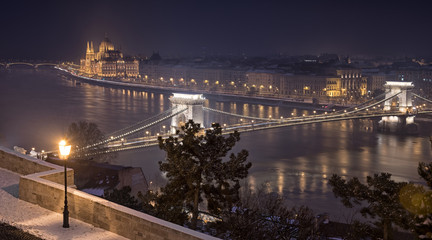 Fototapeta na wymiar Chain Bridge, Budapest at night