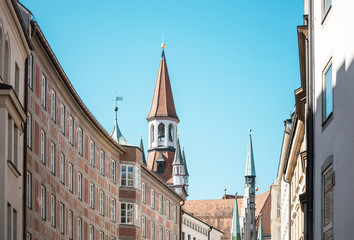 Fototapeta na wymiar Traditional street view of marienplatz in Munich, Germany