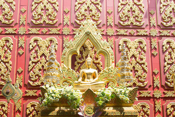 Fototapeta na wymiar Buddha statue in Thai temple