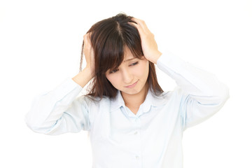 頭痛に悩む女性