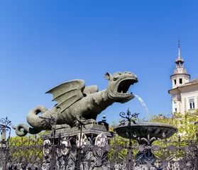 Papier Peint photo Fontaine Klagenfurt dragon monument in city center