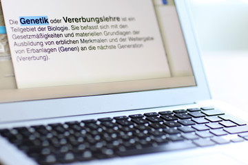 Notebook zeigt Genetik