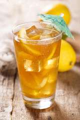 Ice tea with lemon
