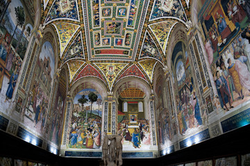 Fototapeta na wymiar Interior view of Sienna Cathedral