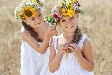 Obraz premium Kids with flower bunch on nature 