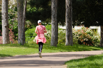 Fototapeta premium jogging courir course santé corps cardio parc urbain ville entr