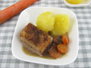 Gebackene Entenbrust mit Kartoffelklößen