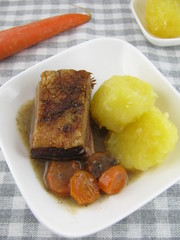 Gebackene Entenbrust mit Kartoffelklößen