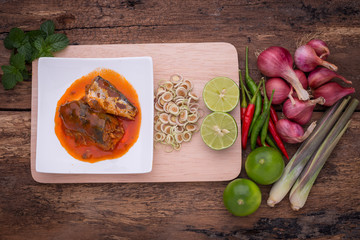 MACKEREL FISH IN TOMATO SAUCE ON THE WHITE CERAMIC DISH