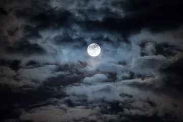Papier Peint photo Lavable Pleine lune Moon on Cloudy night