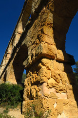 Fototapeta premium Acueducto romano Pont del Diable (Puente del Diablo) en Tarragona