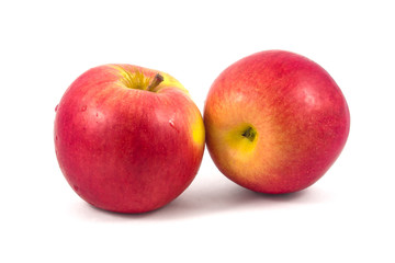 Fototapeta na wymiar Wet red apples on a white background