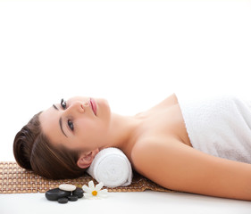 Obraz na płótnie Canvas Girl with face mask on a stone therapy, hot stone massage