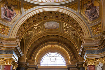 Obraz premium Interior of Saint Stephen Basilica in Budapest, Hungary.