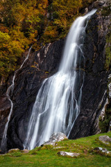 Fototapeta na wymiar Aber Falls in autumn